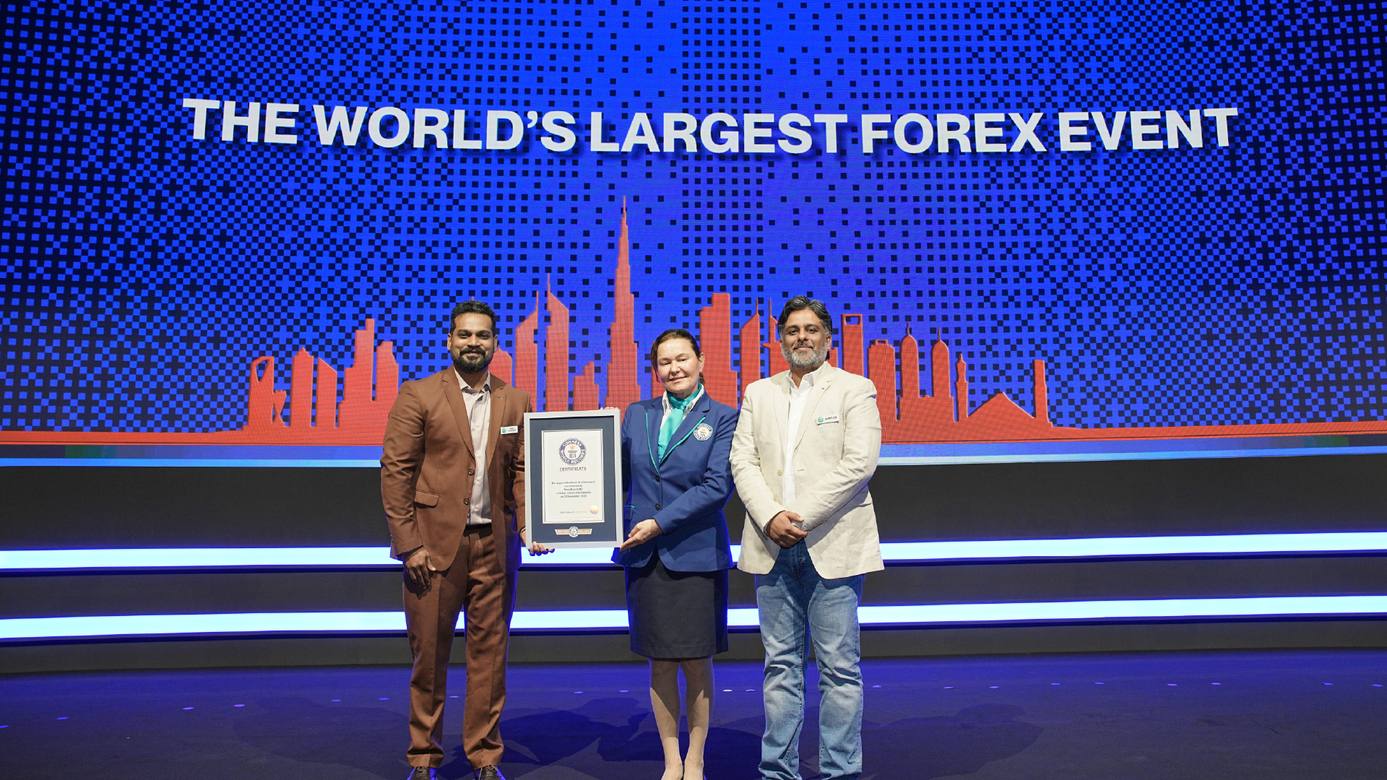 Guinness World Records certificate presentation on stage at Forex Expo Dubai 2026